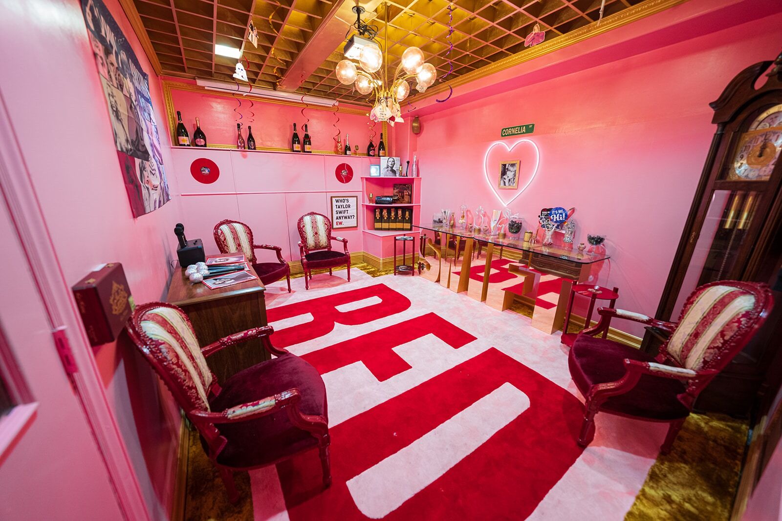 Red Room — view 10